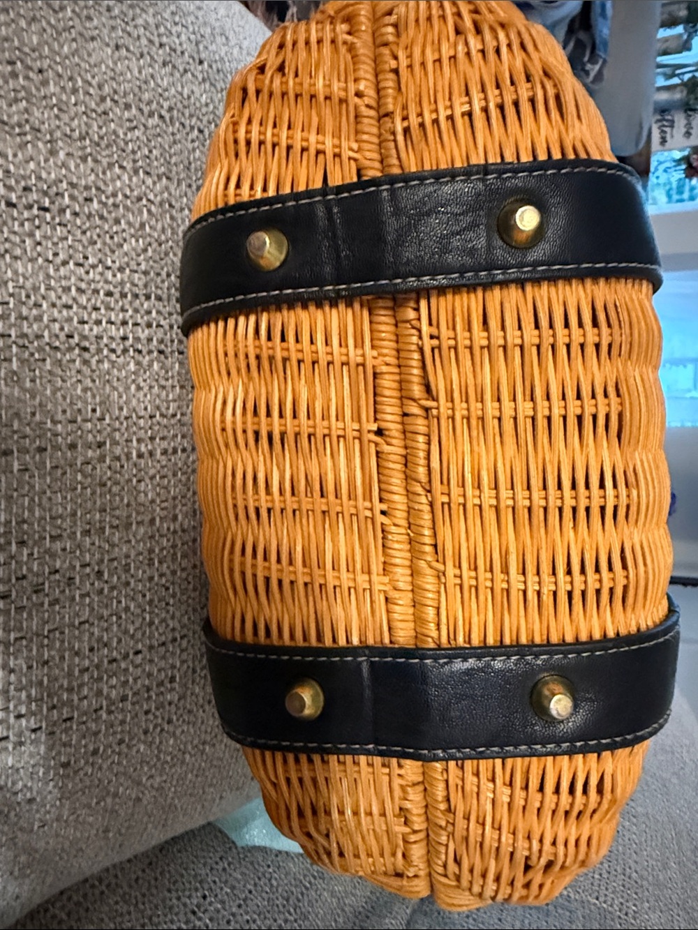 ๐. NEW ๐ Vintage Woven Shoulder Bag with Black Trim - Picture 4 of 6